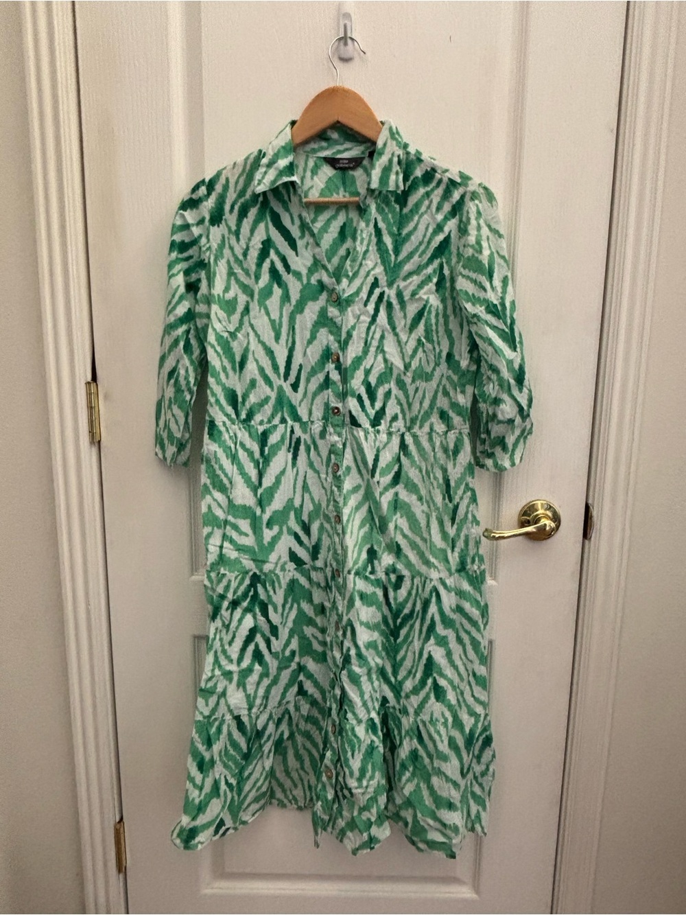 Mlle Gabrielle Woman’s Green Printed Button-Front Midi Dress